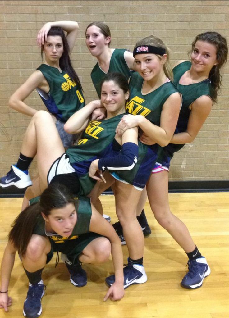 mmaxwell396's tweet image. Ball is life. We are the Taranites 👐😂 #GotDatW