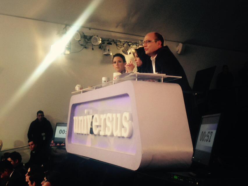 Universustv's tweet photo. Todos tenían un conocimiento de los hechos, debate ejemplar dice @jshm00 en #finalUniversus. http://t.co/zaJyhkldy8