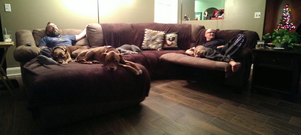 AnthonyB311's tweet image. Feelin good on a Wednesday, watchin @SouthPark #savethelivingroom