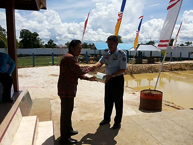 LPKendari's tweet photo. Peresmian "Kampung Pemasyarakatan" sekaligus penyerahan bantuan bibit ikan dan cabe oleh Kepala cbang BI @DITJEN_PAS http://t.co/4SLyIWGpFO