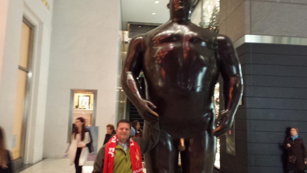 the_sterl's tweet photo. Hanging out with Scott Thomas.  #redscarf http://t.co/x0dJkcfJEM