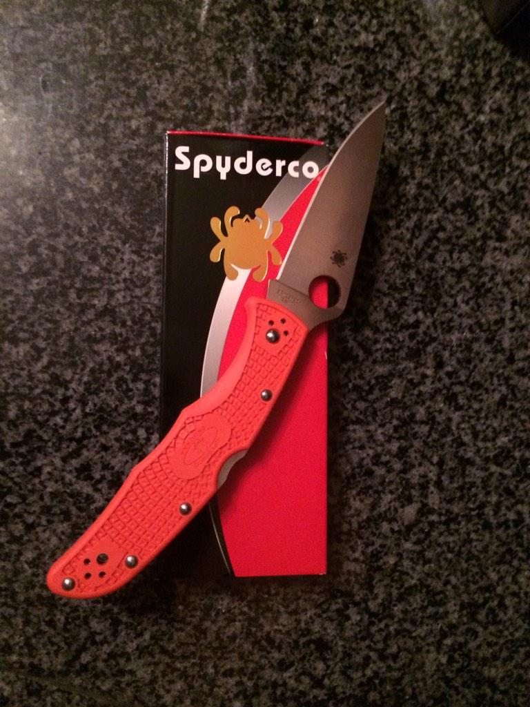 logancaraway's tweet photo. My first spyderco! I am so stoked on this knife.Would never of made this awesome purchase if it wasn't for @Nutnfancy http://t.co/8fsxjNTxGp