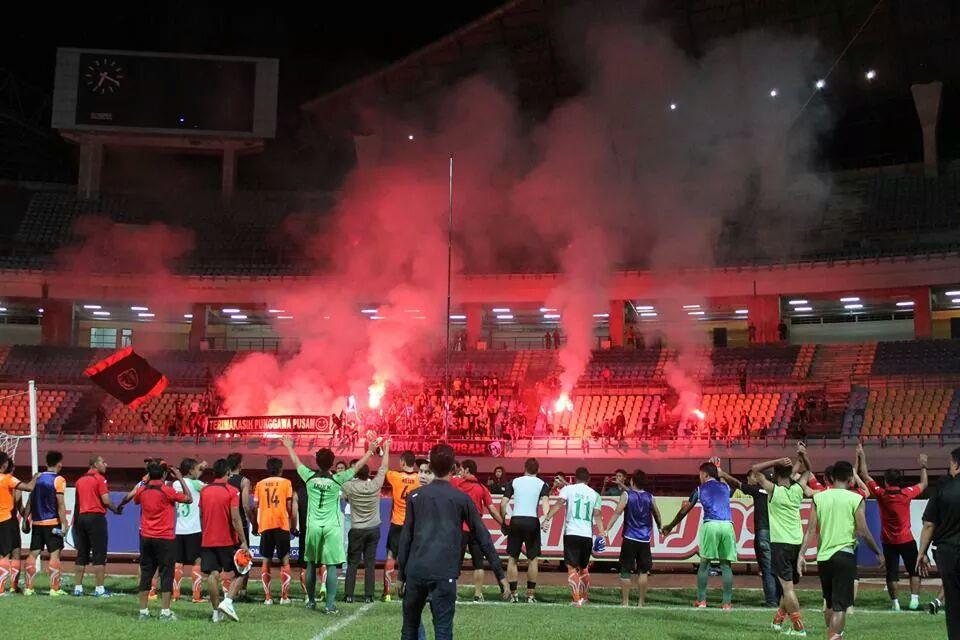 Mengapa kemesraan ini begitu cepat berlalu :') We Love You <a href="/PUSAM_INDONESIA/">Putra Samarinda INA</a> Your Part of Our Life #SavePUSAM