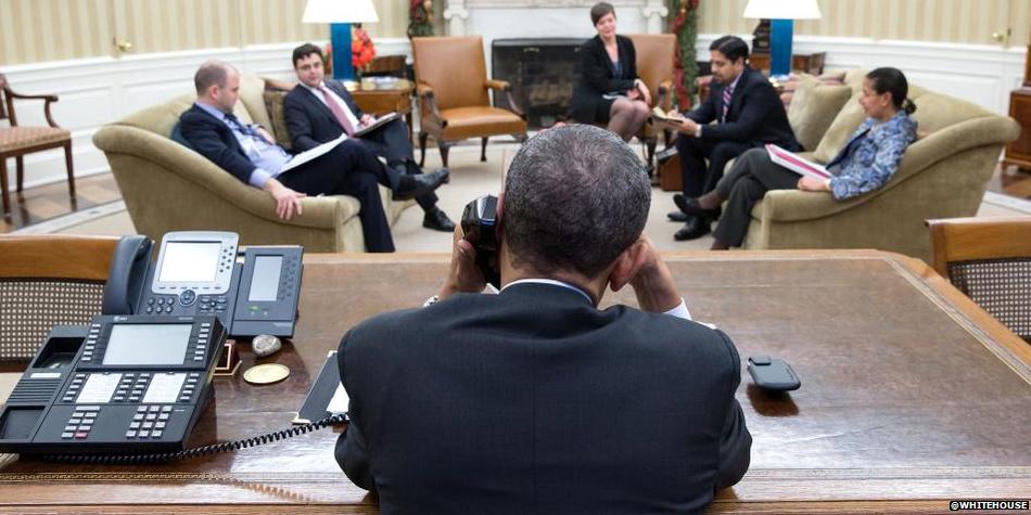 guadavazquez's tweet photo. Foto histórica: Obama habla por teléfono con Raúl Castro. #Cuba #EEUU #FinDelEmbargo #FinDelBloqueo http://t.co/GYOBQRcNNG