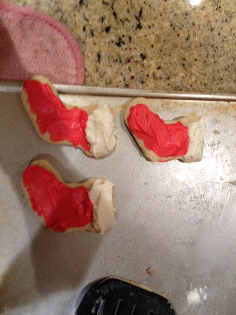 baileybnorris's tweet photo. Cutest cookies made by momma 🎄🍪 http://t.co/SDwiaE7LQ7