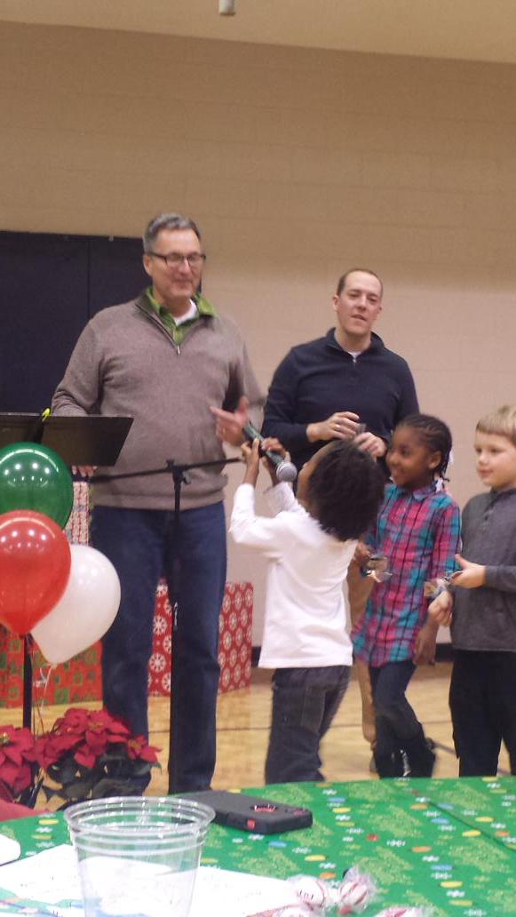 9thCBB's tweet photo. What a fun time seeing children's faces light up at their gifts! #tistheseason #DeservingChildren http://t.co/5f48b1Lv3p