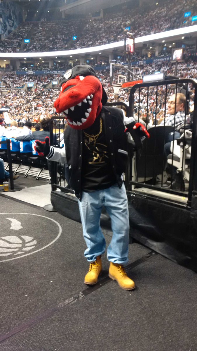 Eric__Smith's tweet photo. It's @drake night...even for the @the_raptor. #raptors #rtz http://t.co/7IAXecqWvs