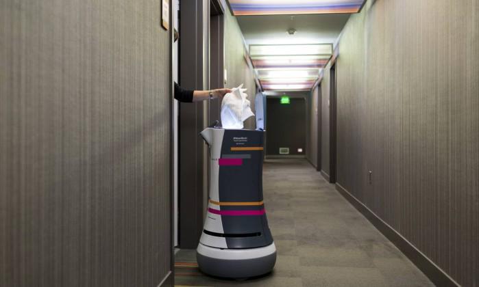 JornalOGlobo's tweet image. Robôs mais inteligentes concorrem com trabalhadores americanos. glo.bo/1wKD2gm