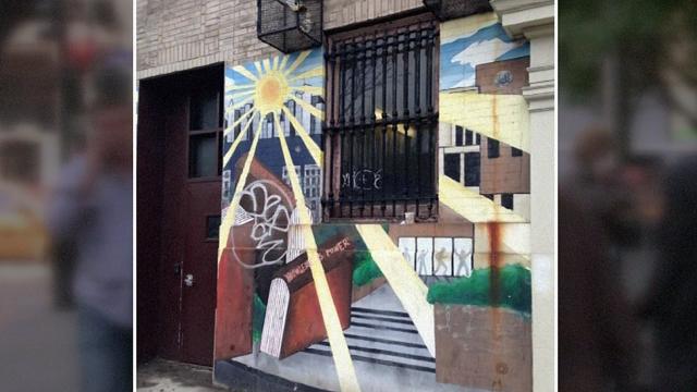 일본 전범기를 연상시키는 벽화 논란. bit.ly/1wNibZN 뉴욕 브루클린에 위치한 JP 모건의 체이스 은행 건물 벽에 표현된 그림으로, 현지의 한인학부모협회가 철거를 요구하고 있는 상황.