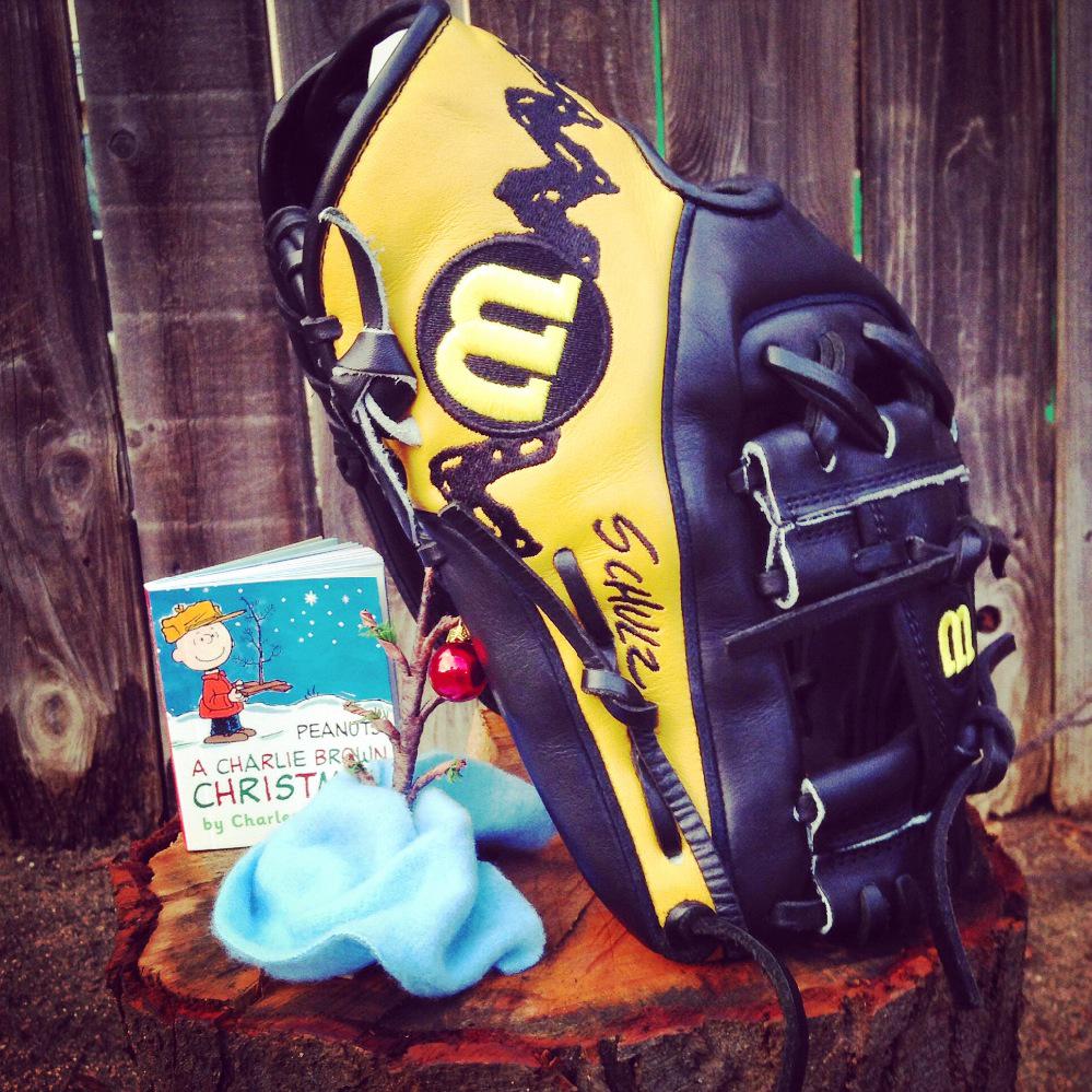 dodger3arewe's tweet photo. A Charlie Brown Christmas! #WilsonWednesday @WilsonBallGlove http://t.co/pVBDvLxnxp