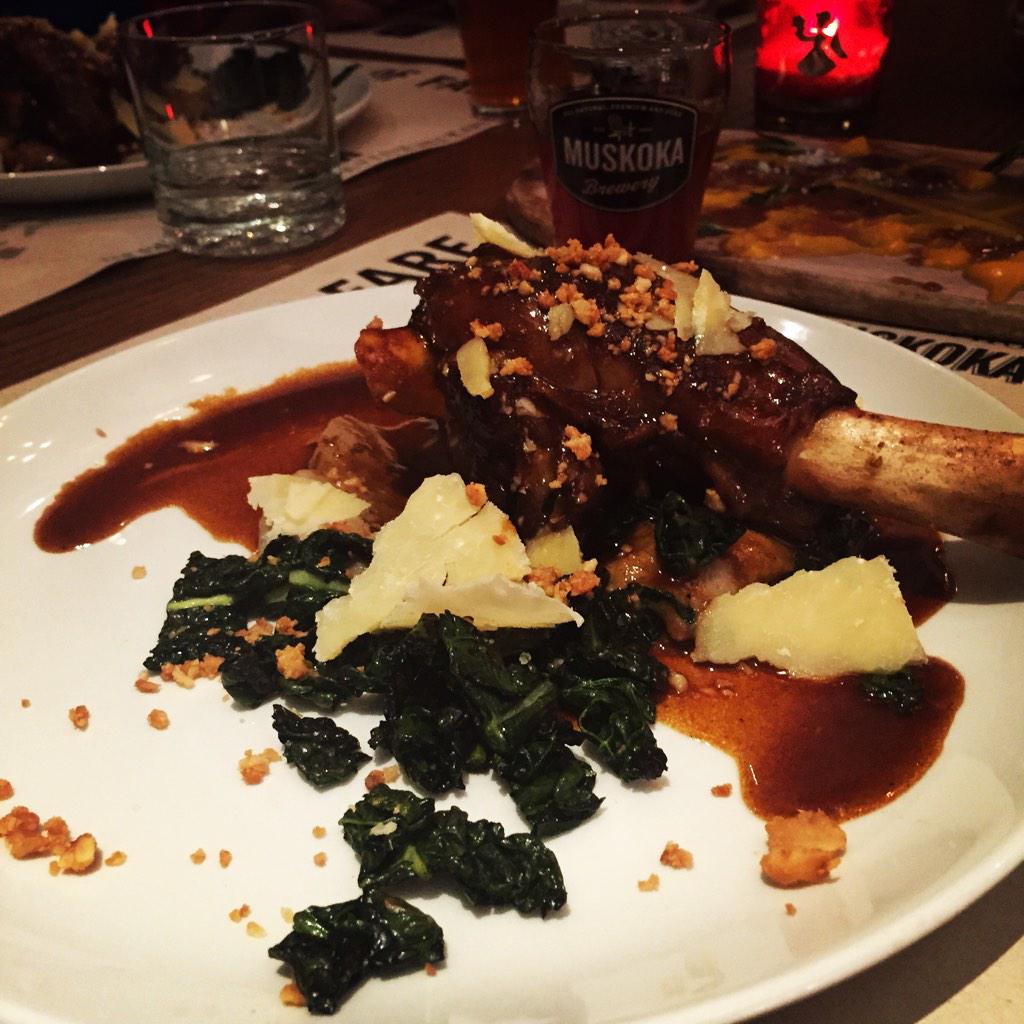 TheAlbionRooms's tweet photo. Course 4 at Muskoka Dinner: Twice as Mad braised lamb shank, chestnut-potato purée, grilled kale, cheddar, macadamia. http://t.co/IulnOtYphR