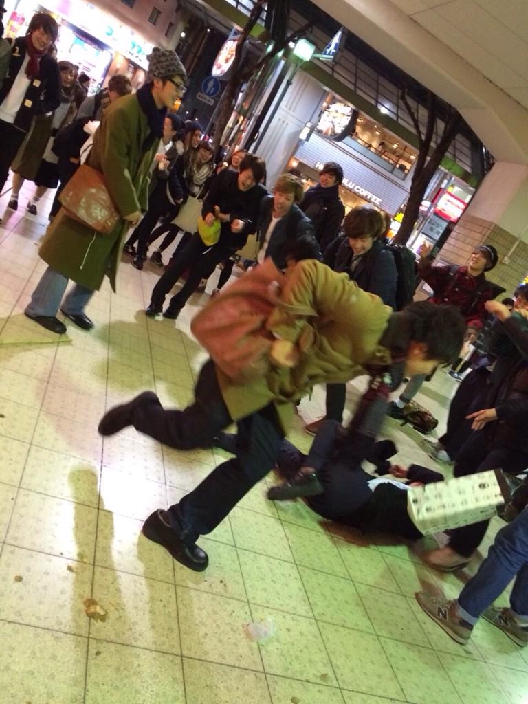 uclooooove's tweet photo. アンクル忘年会クリスマス会文化祭打ち上げ😊♥️みなさんお疲れ様です！アンクルも今日から代替わりです！☺️けんちゃん、たのちゃん、みのりこれからもアンクルを盛り上げてね🌟ムービーあげます！
https://t.co/BsETyPapO8 http://t.co/TFxt4EjYEc