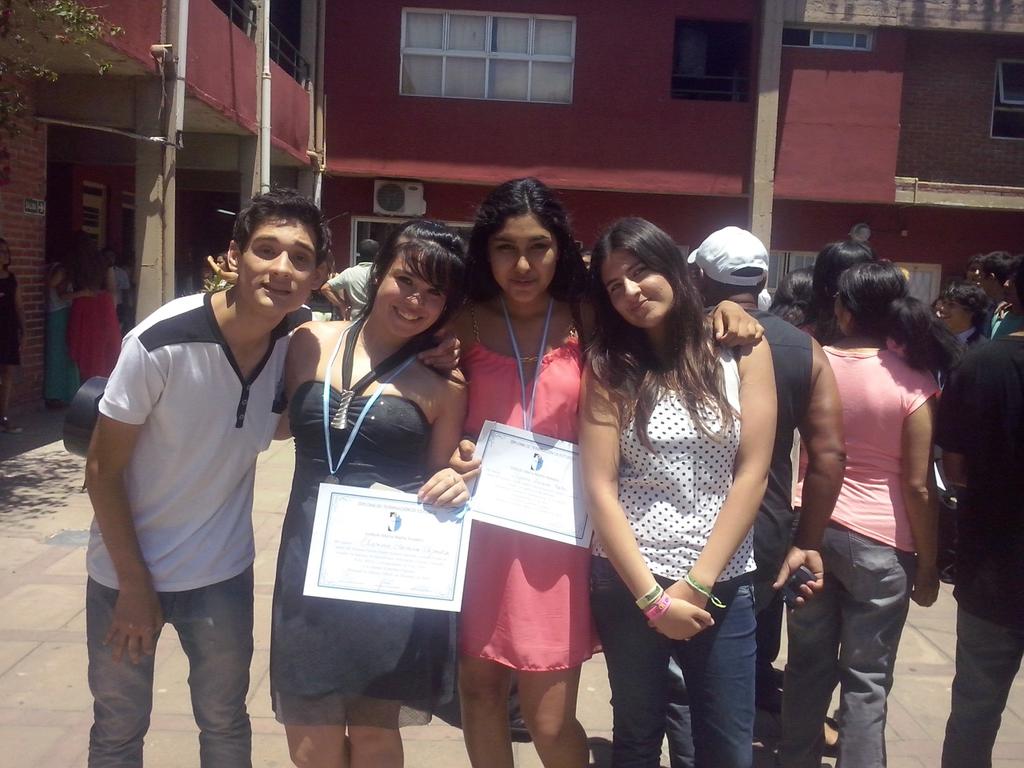 aguirre_lulii's tweet photo. Que lindo fue verlos.. agradezco por haberlos encontrado... โกโก
#EGRESADA2014 http://t.co/BD8WUIjUyW
