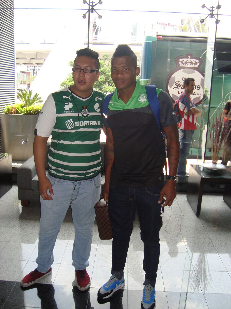 Neto_VZQZ's tweet photo. @mauguti90 @toporente eso me agrada de el topo y gracias por la foto topo aprovechando http://t.co/F7kMsRz0YL