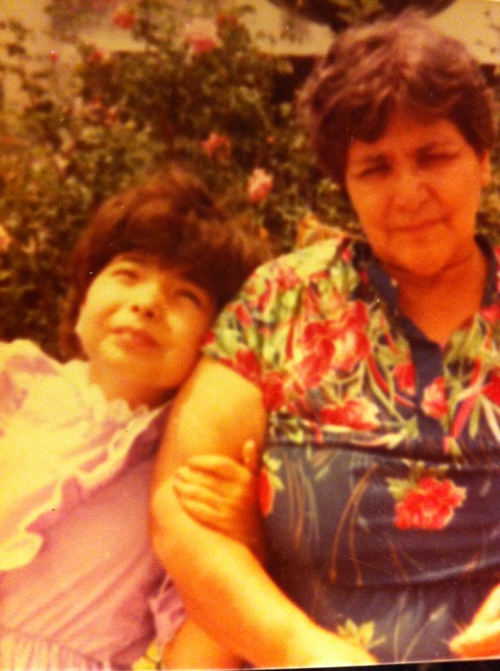 AraceliEsparza_'s tweet photo. Mi rosa entre las rosas de Madison #WriteYourMadison #madtownchicana #WIMUJER http://t.co/3Fu6906Zs3