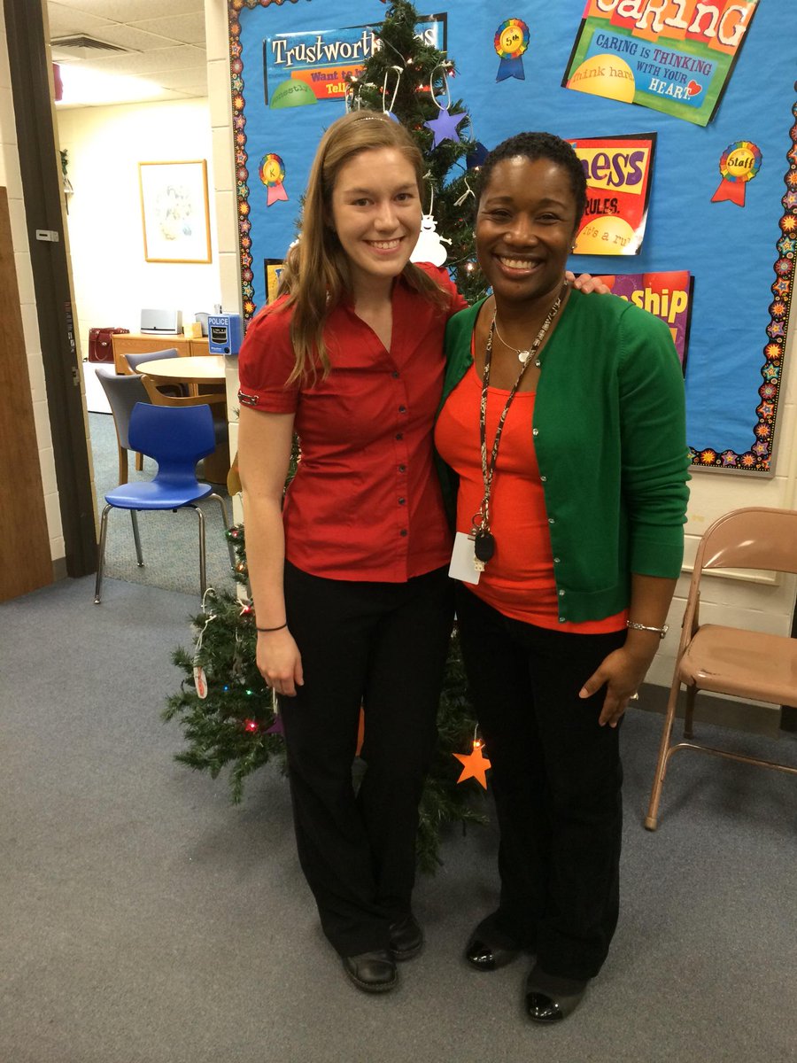 MrsMahler3rd's tweet photo. Third Grade Reading Fair @TheHornetsHive  #sd161learns http://t.co/3Hmn6TzXEx