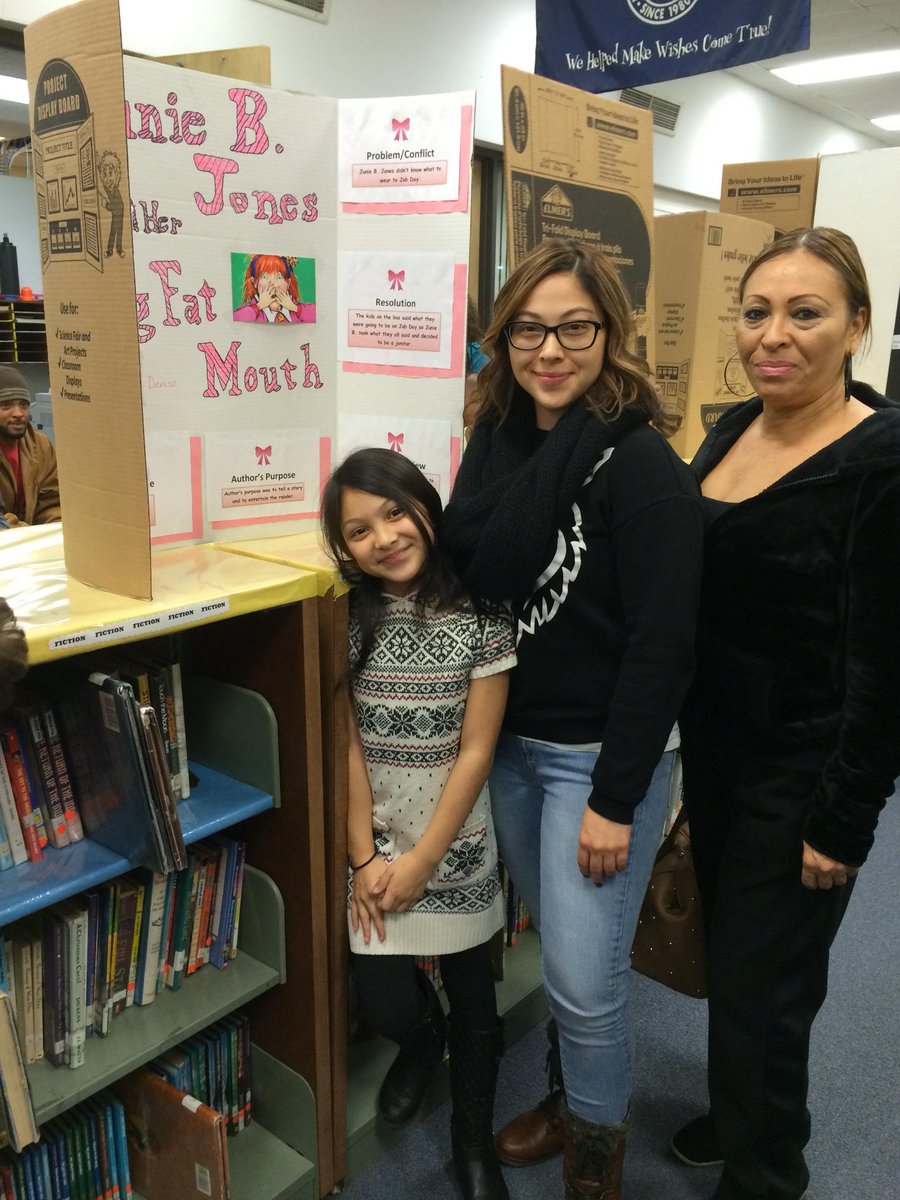 MrsMahler3rd's tweet photo. Third Grade Reading Fair @TheHornetsHive #sd161learns http://t.co/V0Po2WxvAN