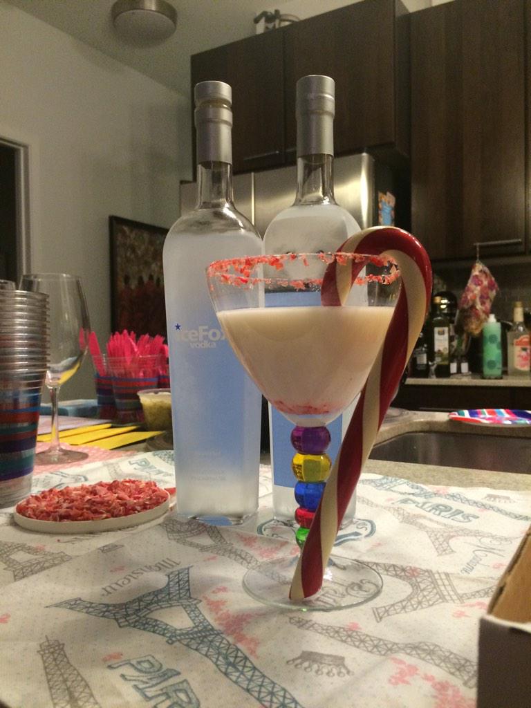 Loving my candy cane martini w/ <a href="/IceFoxVodka/">Ice Fox Vodka</a> #EEHolidayBloggerBash