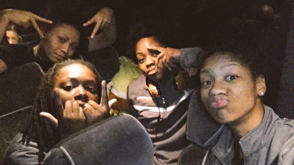jaymichele__'s tweet photo. #1HunnaTalks on da bus #missingChas ✊💯 http://t.co/8avIreXNvu