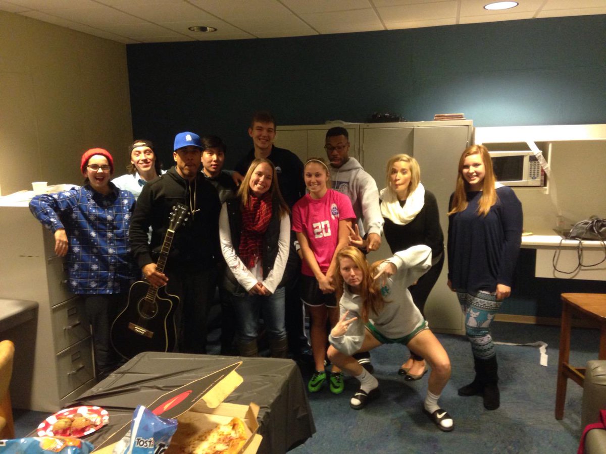CSCMegaphone's tweet photo. Happy Holidays! ❤️🎅🎄🎁 http://t.co/TVvTvGJHnY