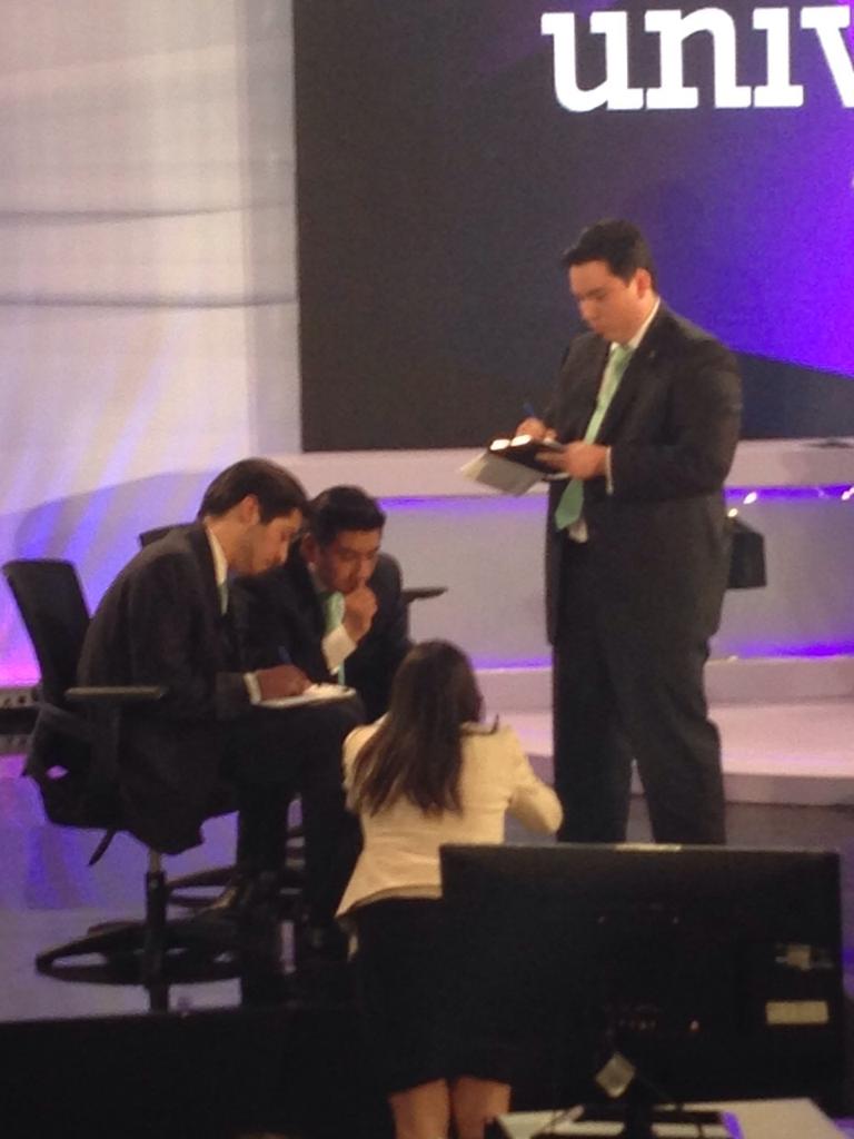 CIDE_MX's tweet photo. En la estrategia equipo #CIDE: @TaniaCalvillo @Ric_SmithN @Eduardo_Molina7 y @AlejandroRoaC #finaluniversus http://t.co/mhYdSGThk5