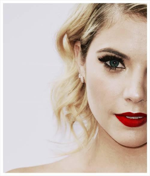 Linda, diva, lacradora, divina, sambista, perfeita     Happy Birthday Ashley Benson              