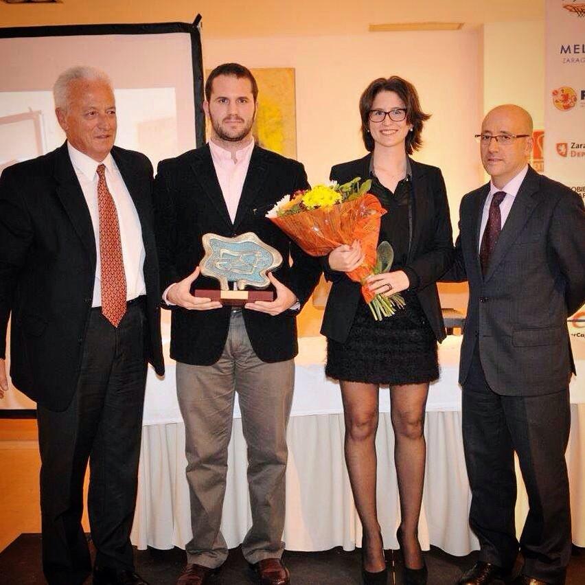 MuscatProject's tweet photo. Mi hijo Santiago, mis nietos @SergiMuscat y @Marsianica con @FBrocate_dgdep en Gala @FabasketAragon #Zaragoza http://t.co/UGbLiqRVBe