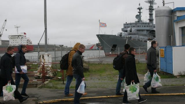 NoMistrals4PTN's tweet photo. #Mistral: sailors leaving #France in a few hours... without the war ship!!! http://t.co/PSotxQnzlE http://t.co/v76GVvtDoa