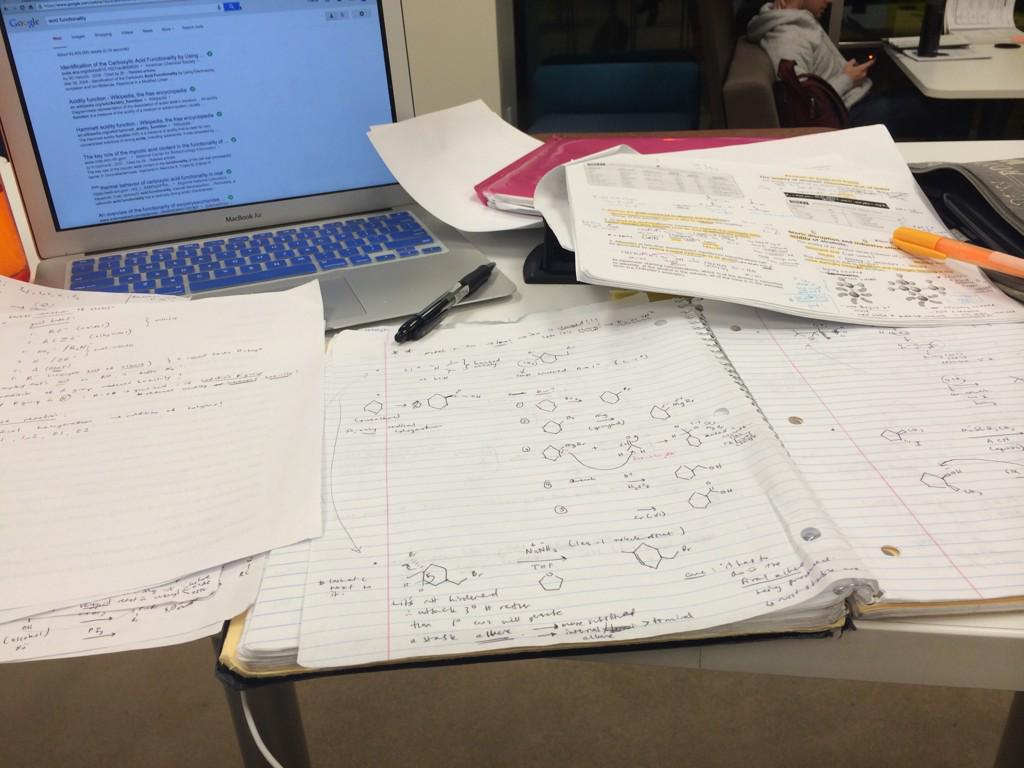 DaniaAnnuar's tweet image. What studying for ochem looks like. #ShitIsReal #OChem