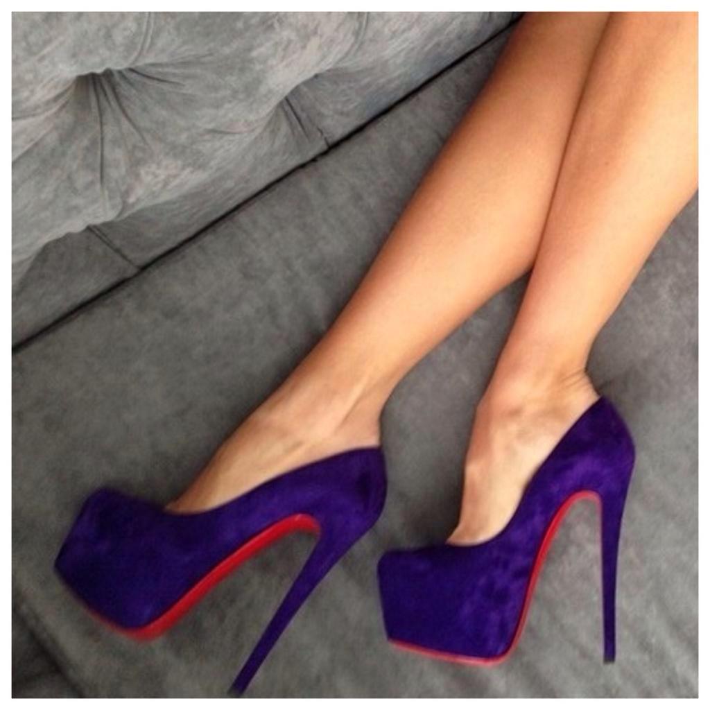 This Color... #HeelPorn #HeelsAfterDark #HeelLover