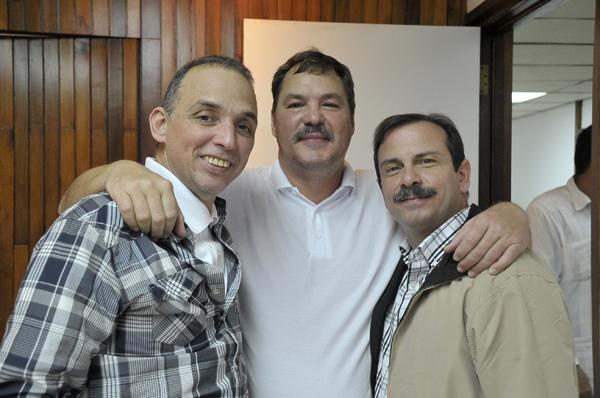 ACN_Cuba's tweet photo. imagenes del regreso de #LosCinco  #Volvieron http://t.co/j59fV6zXgp