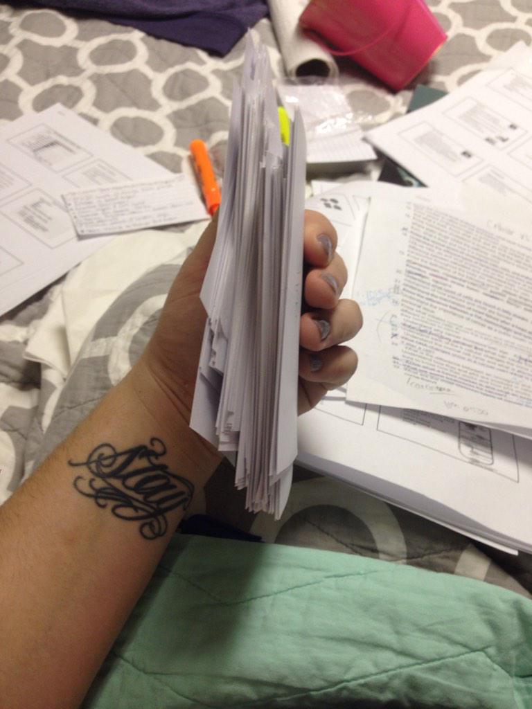 danihotujac's tweet image. I've made over 150 notecards for my final tomorrow and sadly I'm still making more. 😥😓 #Borderlinegrades  #stressed