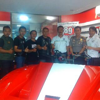 Member BTMC w/ ketua @imi_jabar n @Kaditlantaspol_bdg at 88,9fm Autoradio
