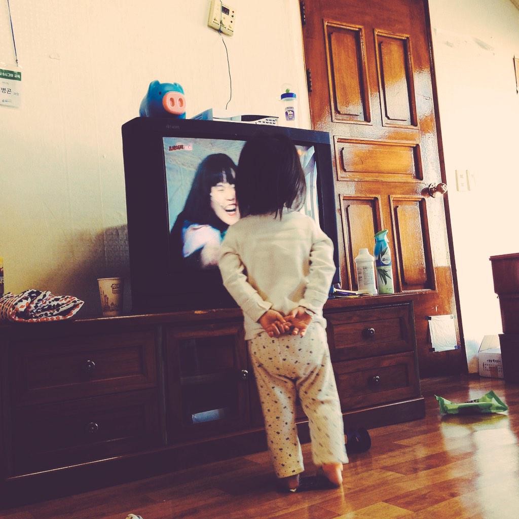 gon_minaa's tweet photo. @gagjidol ㅋㅋㅋㅋㅋㅋㅋㅋㅋㅋ 우리딸이 지선씨  새코너 모니터링중입니다 ㅋㅋㅋㅋㅋㅋ 어디보쟈,,,ㅋㅋㅋㅋㅋㅋㅋㅋ http://t.co/ACSCTbPbK9