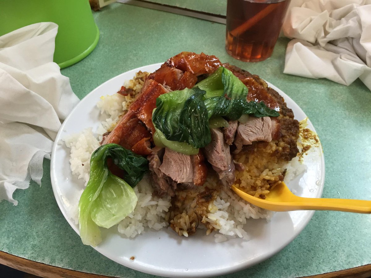 昨日は豪華にカツカレー、今日は庶民派街市カレー。これはこれで美味い。 (@ Wai Kee 清真惠記 in Wan Chai, Hong Kong) swarmapp.com/c/2hYh3p659jZ