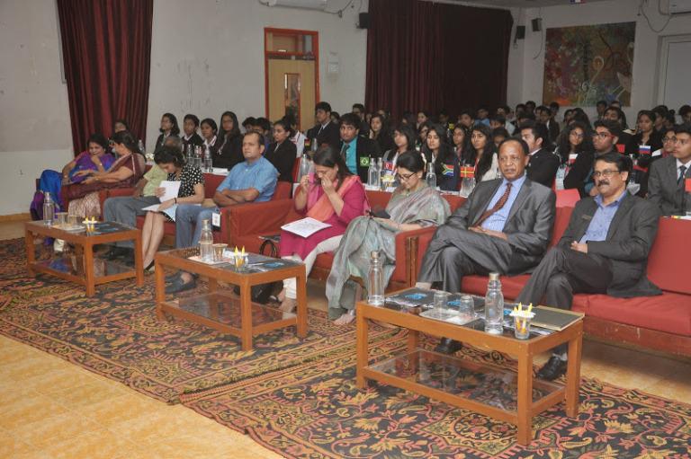 jv21roxx's tweet photo. Recently Held NIMUN 4 at Navrachana International School http://t.co/WBjzr0xSkX