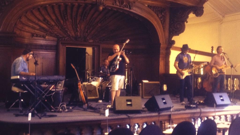 TrickWinter's tweet photo. Watching @theblacksorrows soundcheck at #TheAbbey  

This gig is gonna be great! http://t.co/wAGjdiXWXJ