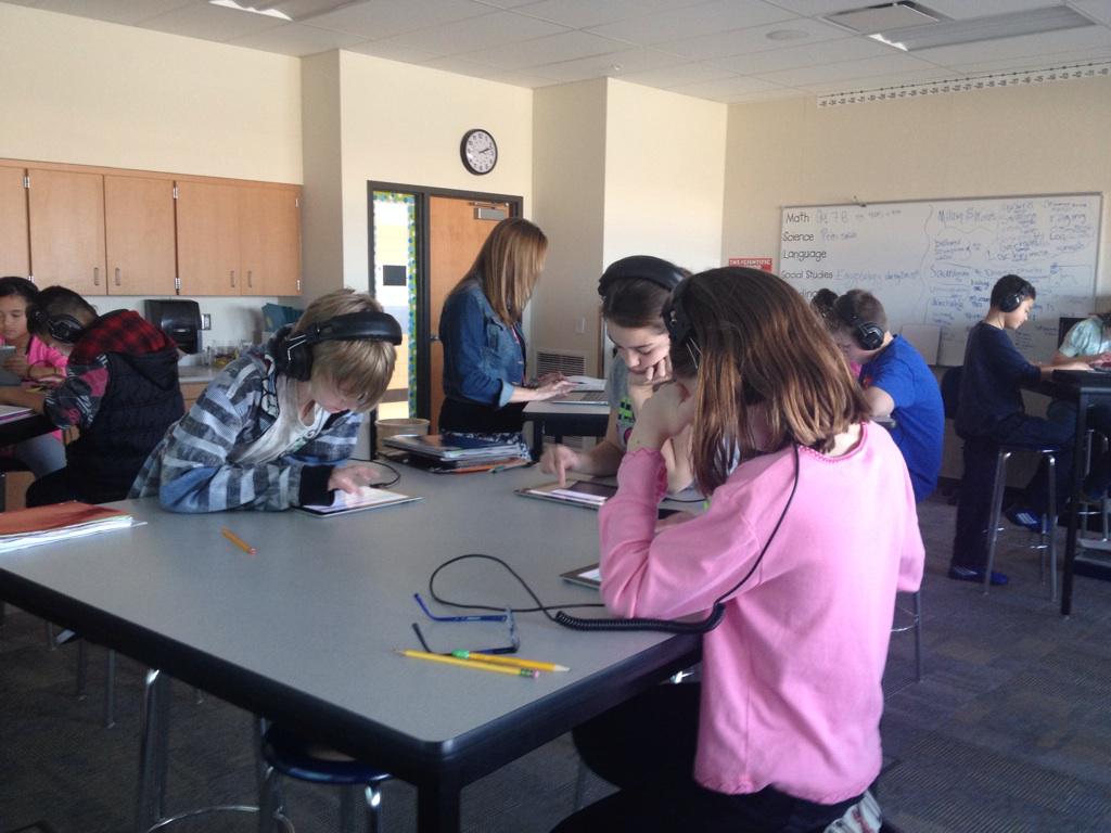 MichelleOReed's tweet image. 6th graders in Mrs Marsing&apos;s class are deep in thought trying to figure out coding. @armstrongacad #edtechcontest