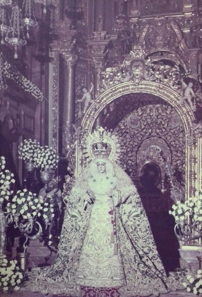 AlvaroNua's tweet photo. Y dijo herodes ; Hoy debería de ser festivo en Sevilla xq la que vive detrás del arco ha bajado a vernos. http://t.co/VORv3Ejjfs