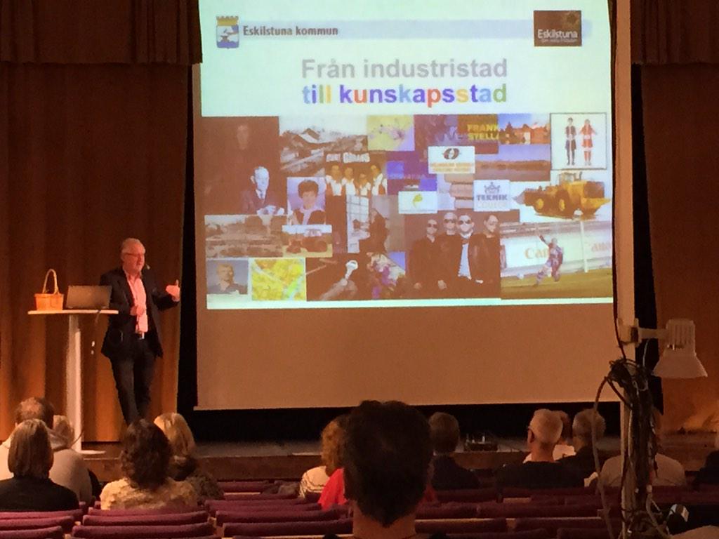 Dagen börjar med en lysande föreläsning av Sveriges bästa kommundirektör Per Eriksson!
#eskilstuna