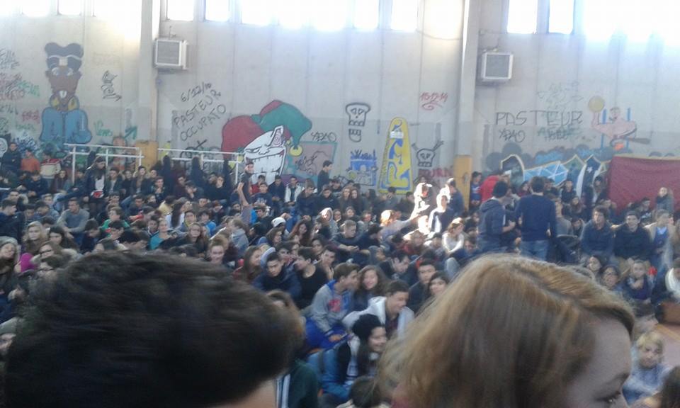 Al Liceo Pasteur di Roma con 1200 studenti parliamo di #MafiaCapitale e giustizia sociale <a href="/pasqualegrosso2/">pasquale grosso</a>