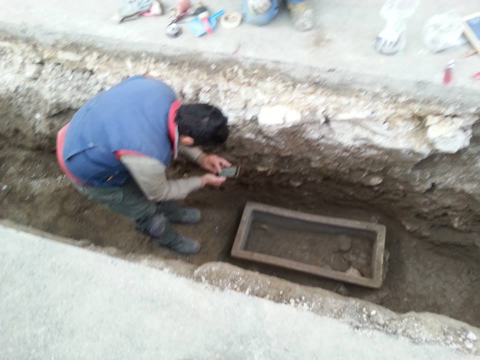 GeoDataService's tweet photo. #Taranto: incredibile scoperta. Ritrovati stamani i resti di un piccolo spartano col suo corredo funerario. http://t.co/3x86qUZsKO