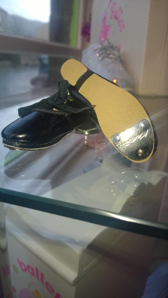 Tap key chain x #tapdancing #dancer #Christmas @Brighouse247 <a href="/shoplocally/">ShopLocally</a> <a href="/VicTheatre/">Victoria Theatre Hx</a> <a href="/TightTaps/">Tight Taps</a> xxx