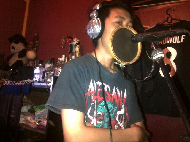 "Aku pernah nyantap tuh mik.Hehehe@MIA_RecordsBPN: Kelar take voc lagu perdana @COTDF_BPN #BreathInPresure "
