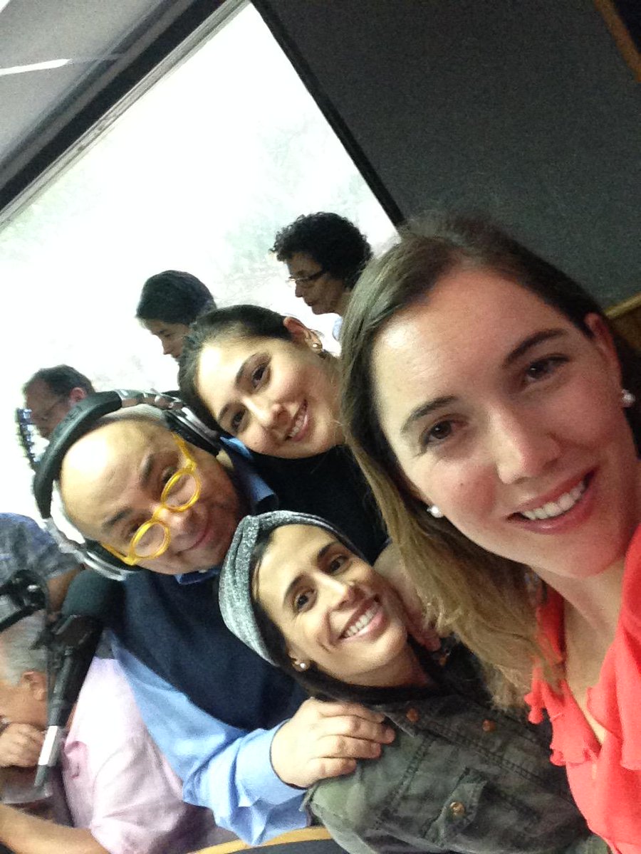 cmrondon's tweet photo. Un selfie con mis productoras @Magadilo @LilaVanorio y @MariaAlesiaSosa en la #parrandaCMR http://t.co/903MKgl1KL