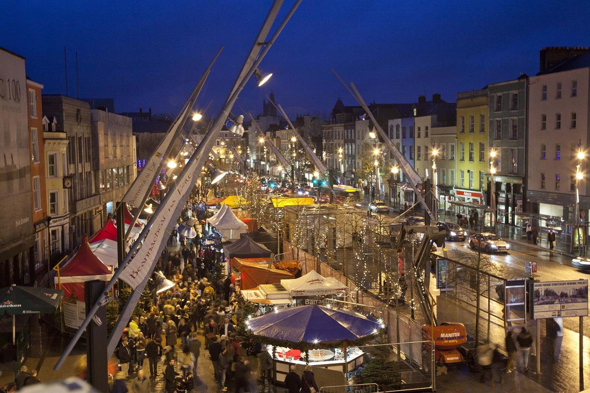 discoverirl's tweet photo. Its #Christmas week! We've 10 fun things for u to do;from pantos,festive racing &amp; winter walks http://t.co/C5dLu6z5oI http://t.co/9pKGzG4HUh