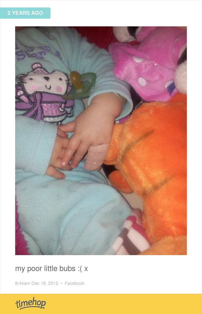 patchworkflower's tweet image. How sad...poor pops broke her finger in the front door.
Doctors couldnt believe she had as she was running around...