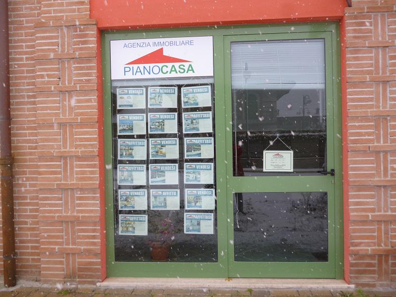 PianoCasaIS's tweet photo. AFFITTO  LOCALE  USO  UFFICIO ,A CIRCA  300  M  DAL  CENTRO  CITTA', €.300 COMPRESO CONDOMINIO
http://t.co/vE7KTgIRrP http://t.co/TpsTh38sj3