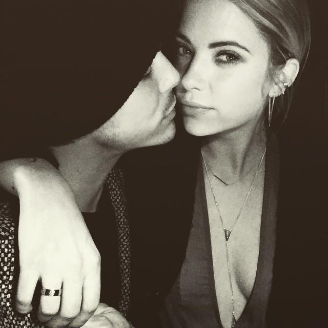 " Estou morta depois de foto Tyley e dos parabéns do Tyler Happy Birthday Ashley Benson  OOOOOOOMG