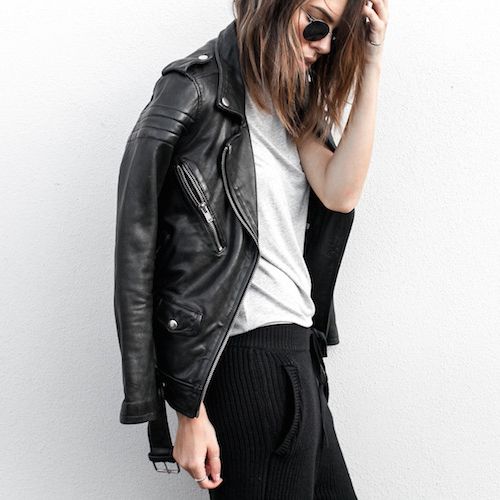 Moda__Adicta's tweet photo. Pantalón jogging y cazadora de cuero, un look perfecto #stylev #fashion #look http://t.co/2ZVW1uOBNJ